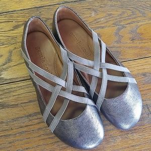 GENTLE SOULS by KENNETH COLE